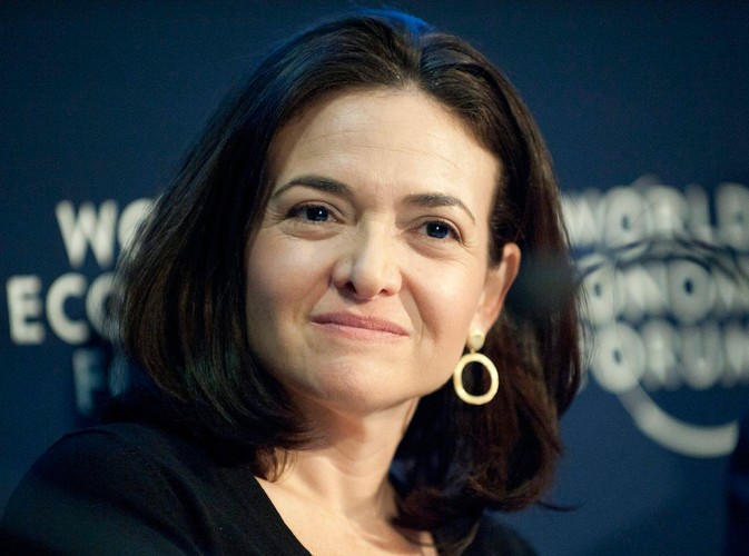 Sheryl Sandberg z zarządu Facebooka
