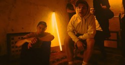 Małe Miasta zamykają opowieść albumu teledyskiem do "Hardkorowego wesela"