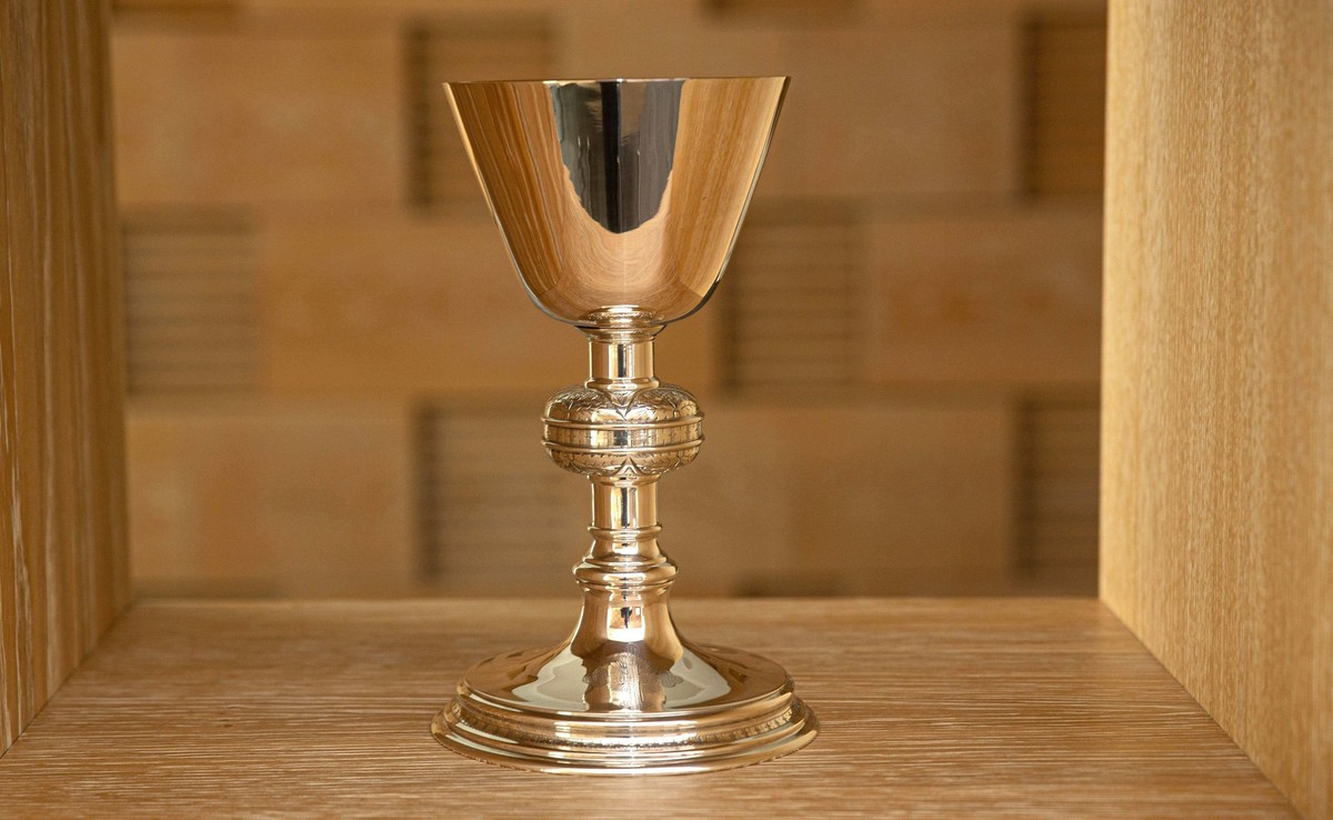 Zabytkowy kielich z kościoła w Dźwierzutach