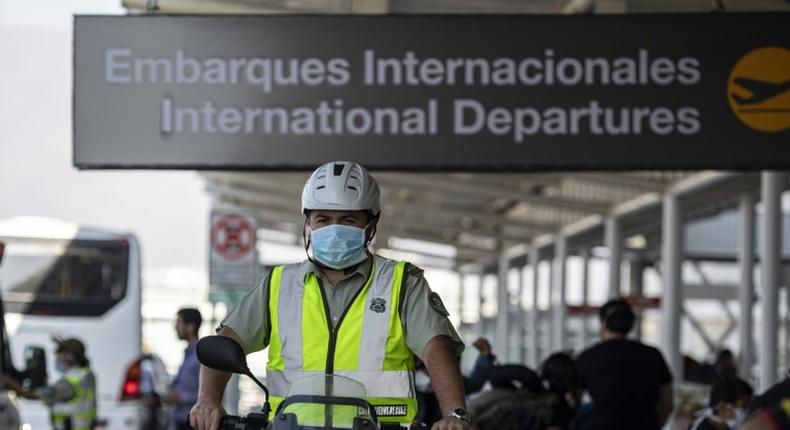 A policeman wears a face mask to prevent the spread of the new Coronavirus at the Santiago international airport