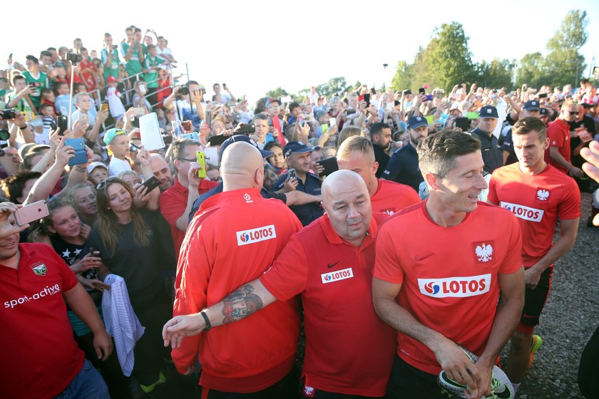 Kibice najechali Karczew. Reprezentacja Polski trenuje tam przed meczem