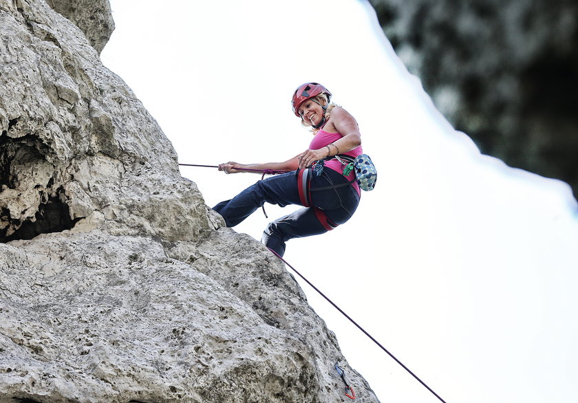 Ewa Wachowicz podczas wspinaczki w górach