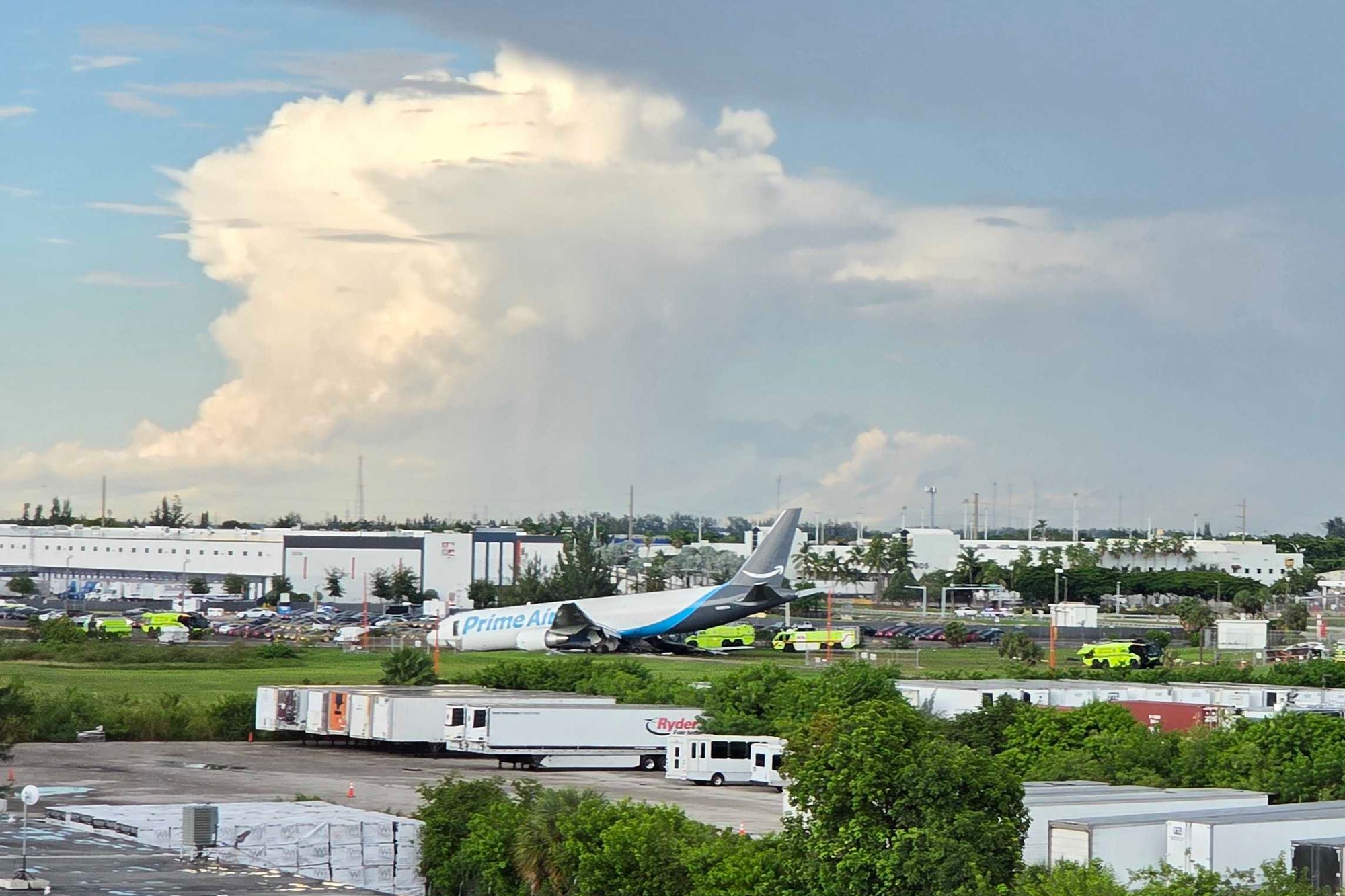 Havária nákladného lietadla Amazonu v Miami má najmenej päť obetí. 