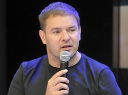 Teatr IMKA wznawia spektakle. Karolak dziękuje przyjaciołom aktorom