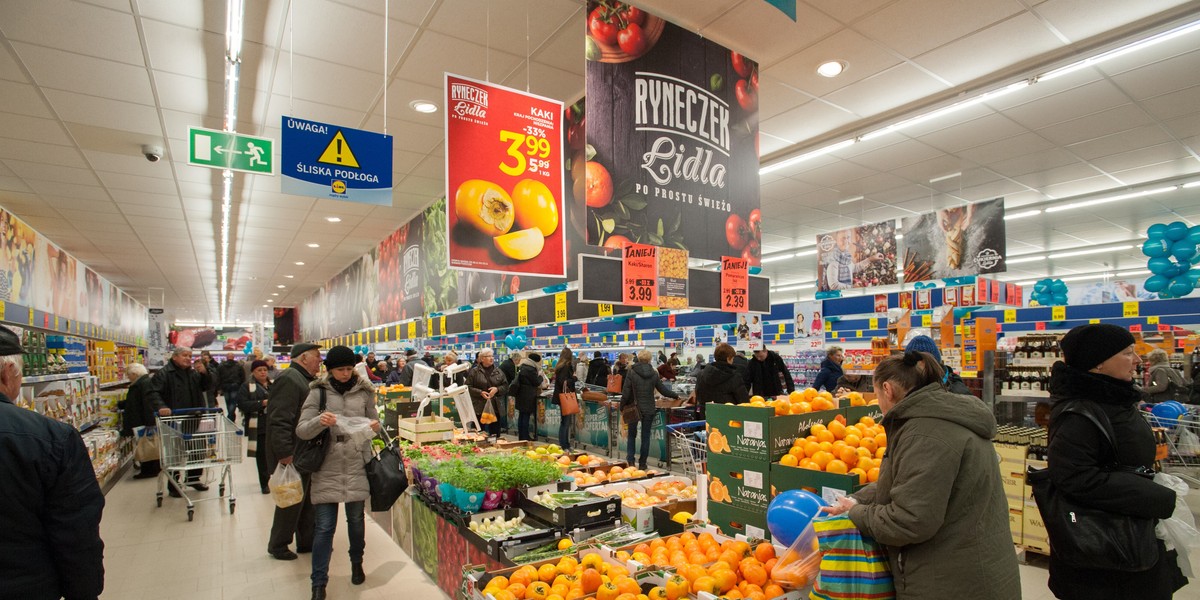 Lidl szuka stażystów do biur.