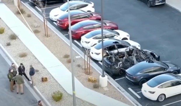 Zapaljeni Tesla automobili