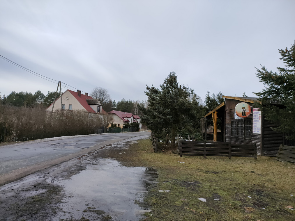 Wieś Łasko. W domu z lewej mieścił się bar "U Józka". 