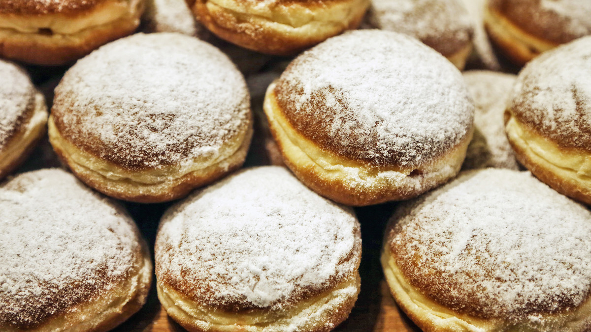 Pączki za złotówkę niedługo znów zaleją sklepy. Ekspertka zdradza ich skład