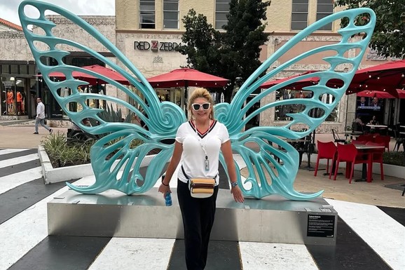 "DONELI SU MI UMRLICU DA POTPIŠEM" Voditeljka izgubila tri sina, prošla kroz agoniju: "Trpela sam strašne bolove i muke"