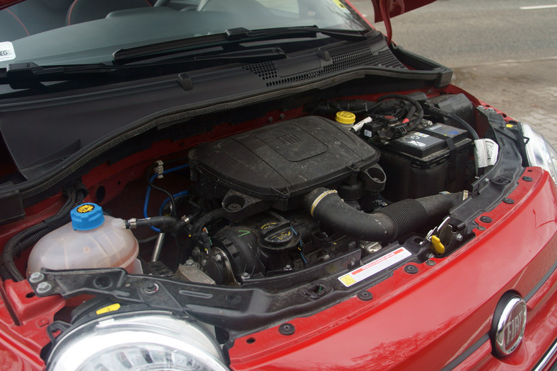 Fiat 500C 1.0 Hybrid (RED)