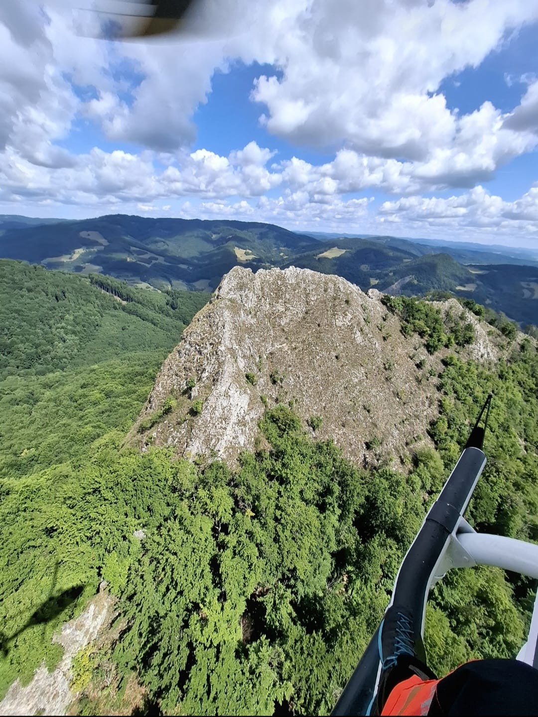 Leteckí záchranári pomáhali zranenej turistke. 