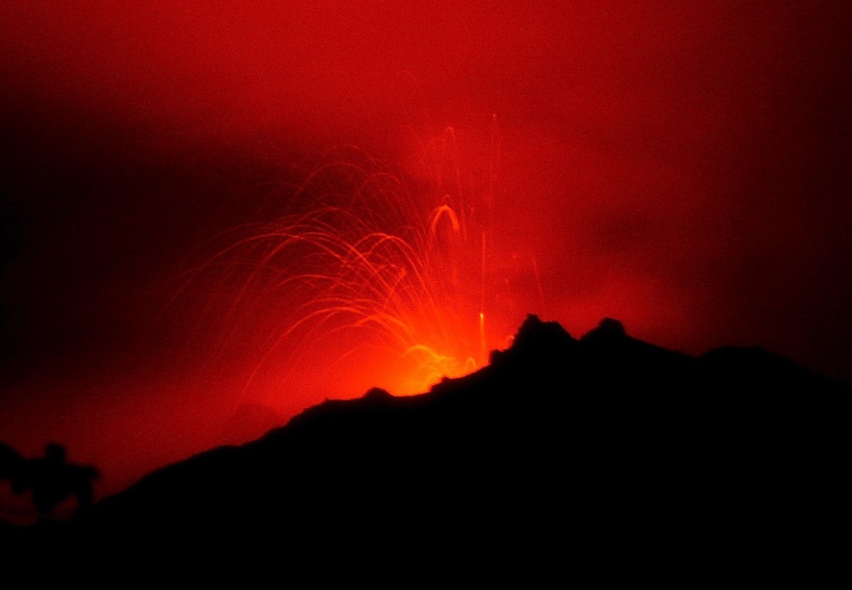 ERUPCJA WULKANU REVENTADOR