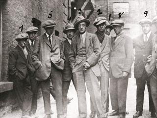 Grupa agentów brytyjskiego wywiadu nazwana przez IRA Cairo Gang. Rankiem 21  listopada 1920 r. w Dublinie zabito 14 agentów, ciężko raniąc kolejnych sześciu. Masakra na stadionie Croke Park miała być odwetem Brytyjczyków za tę akcję