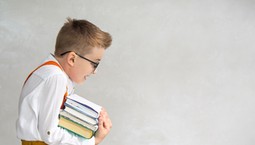 Dlaczego dziecko nie lubi szkoły? Jak rozmawiać z dzieckiem, żeby naprawdę pomóc