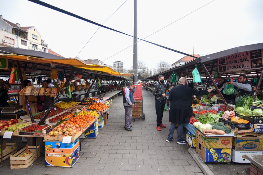 Za mesec dana na domaćim pijacama su skočile najniže cene voća, poput jabuka, kruški i pomorandži