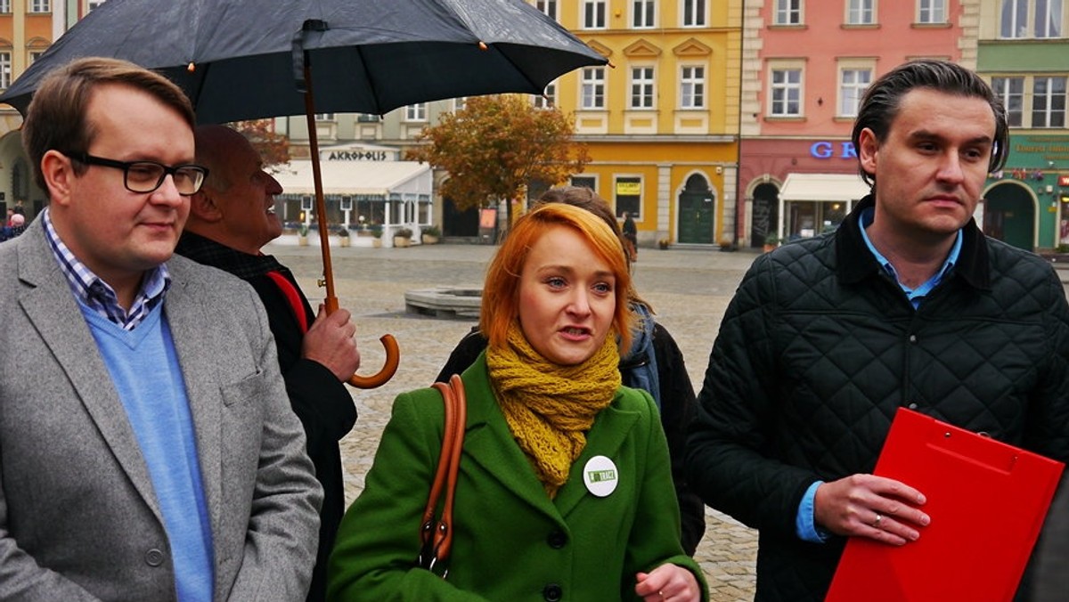 Kilka minut po godzinie 15 spod Opery w kierunku Hali Ludowej pomknie tramwaj Zjednoczonej Lewicy. W ten sposób wrocławscy działacze tego ugrupowania zapraszają mieszkańców na przejażdżkę i rozmowę. Z kolei o 17 w Gastropubie przy ul. Szewskiej – Joanna Augustowska z .Nowoczesnej zaprasza wrocławianki na rozmowę o problemach kobiet.