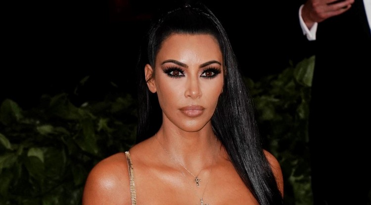 Ilyen fiatalon még biztosan nem láttad - Általános iskolás képet osztott meg Kim Kardashian