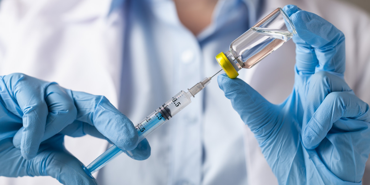 Chińska szczepionka będzie gotowa do przeprowadzenia prób klinicznych już pod koniec kwietnia. O szczepionkę starają się nie tylko Chińczycy.