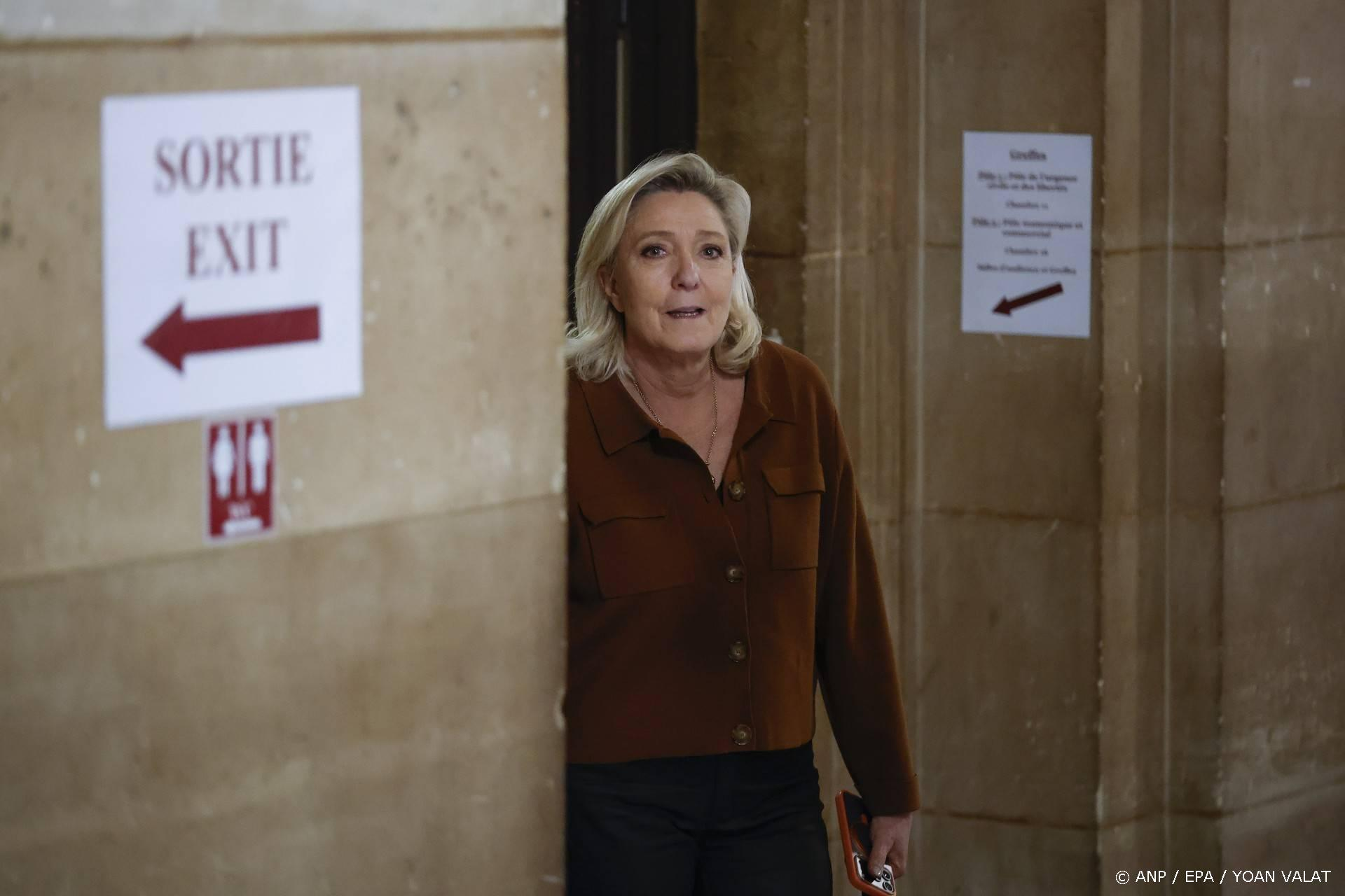 Le Pen hoog in de peilingen, maar de justitie eist vijf jaar verbod voor verkiezingen