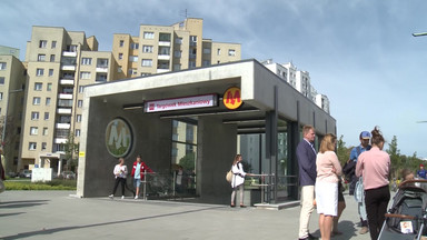 Tłumy na otwarciu nowej stacji metra w Warszawie