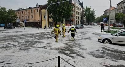 Armagedon pogodowy w Gnieźnie. Gigantyczna ilość gradu zaatakowała miasto