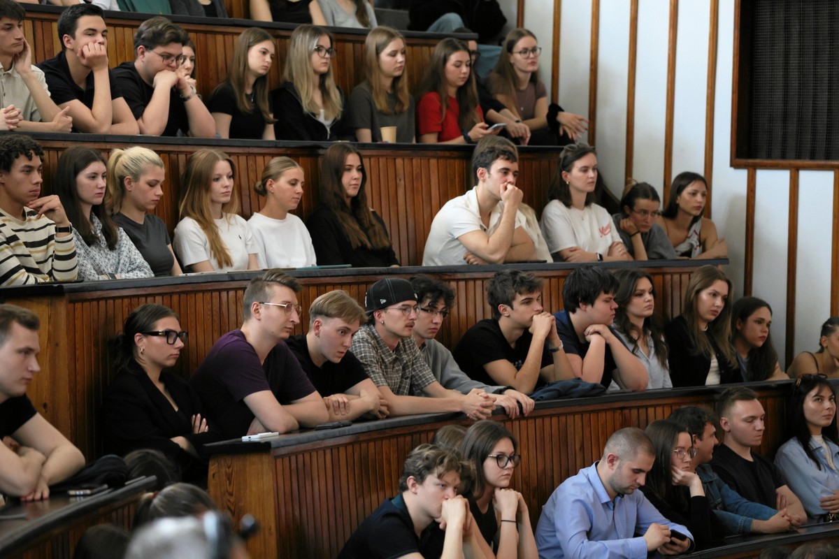 10 tys. złotych stypendium dla studenta na początek. Potem kolejne bonusy