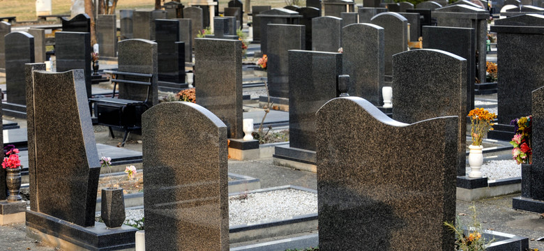 Ile kosztuje miejsce na cmentarzu i jak je wykupić?