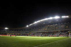 Uchodźcy z Ukrainy zamieszkali na stadionie wybudowanym przed Euro