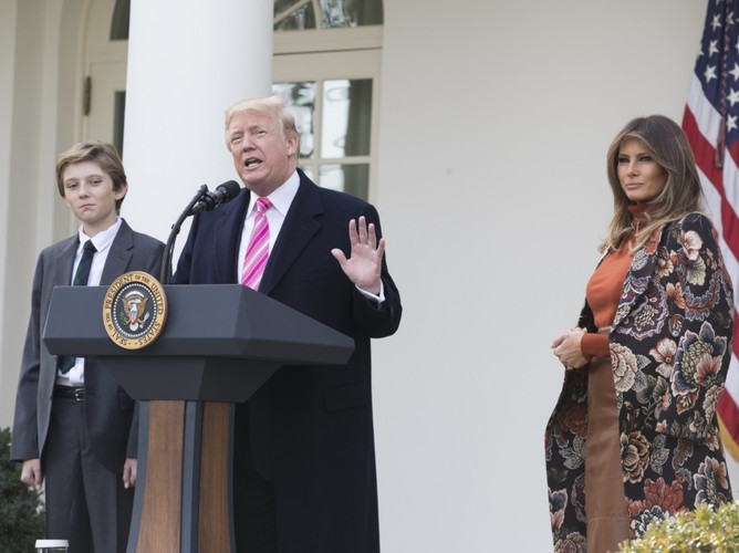 Barron, Donald i Melania Trumpowie