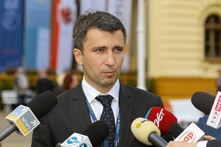 Rzońca: 500+ nie powinno być z automatu wypłacane w tych rodzinach, w których porzuca się pracę [WYWIAD]