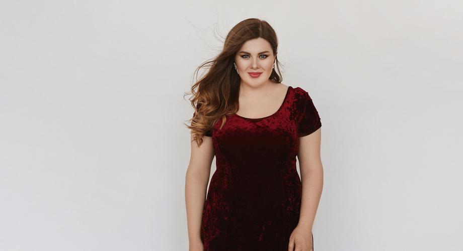 Sukienki plus size na wesele. Kupisz je od 139 zł i założysz na wiele okazji