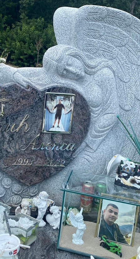 Spomenik na grobu Alekse Rakića