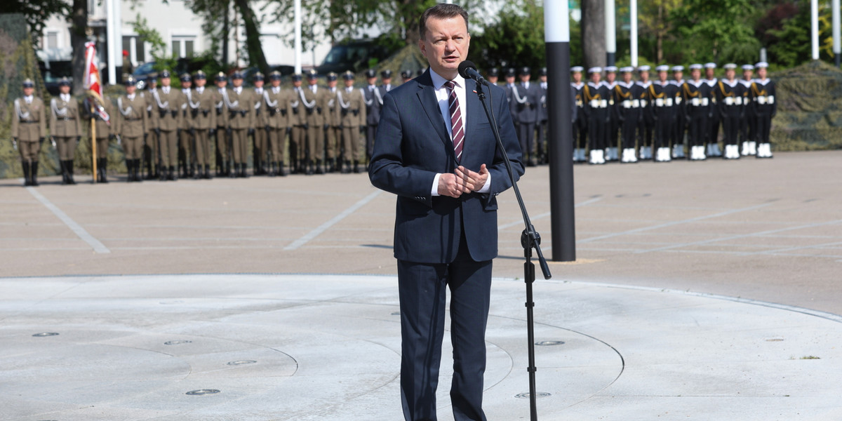 Wicepremier, minister obrony narodowej Mariusz Błaszczak podczas obchodów Dnia Weterana, 27 maja 