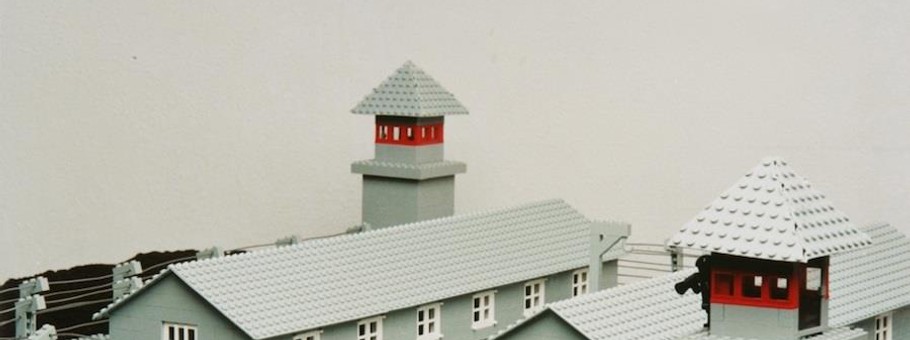 Zbigniew Libera, A Different Type of Prison, 1996, fotografia barwna, Kolekcja Grażyny Kulczyk