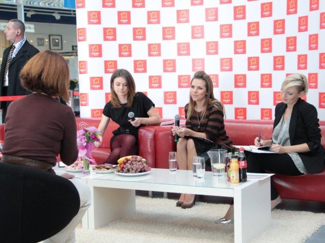 Aleksandra Kwaśniewska w czasie przepytywania kandydatów do metamorfozy