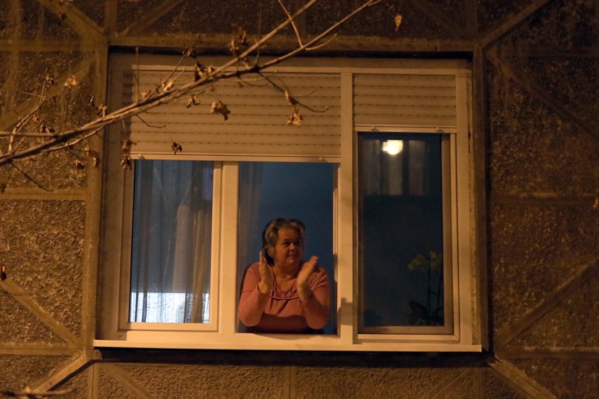 Građani su svako veče u 20 sati tapšali za zdravstvene radnike