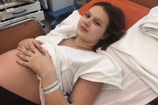 Daša je RODILA BEBU SA 13 GODINA, sad je PONOVO TRUDNA: Tvrdila da je otac male Mile dečak (10), pa priznala da je LAGALA - evo kako sada izgleda i ko je njen NOVI PARTNER