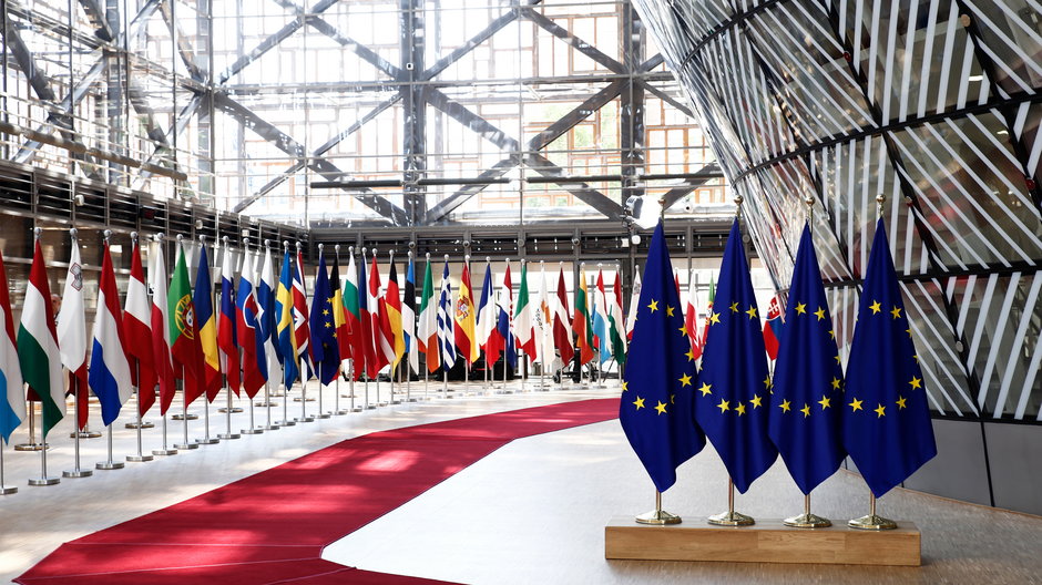 Flagi krajów członkowskich UE w siedzibie Rady Europejskiej