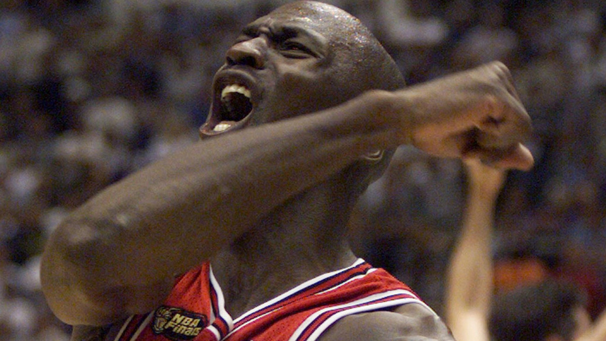 W owym czasie, tuż przed sezonem 1997/1998, Michael Jordan stał u szczytu sławy. Nie dość, że był najlepszym koszykarzem na świecie, toczyły się dyskusje, czy nie jest najlepszym koszykarzem wszech czasów. Wielu ekspertów twierdziło, że nim jest