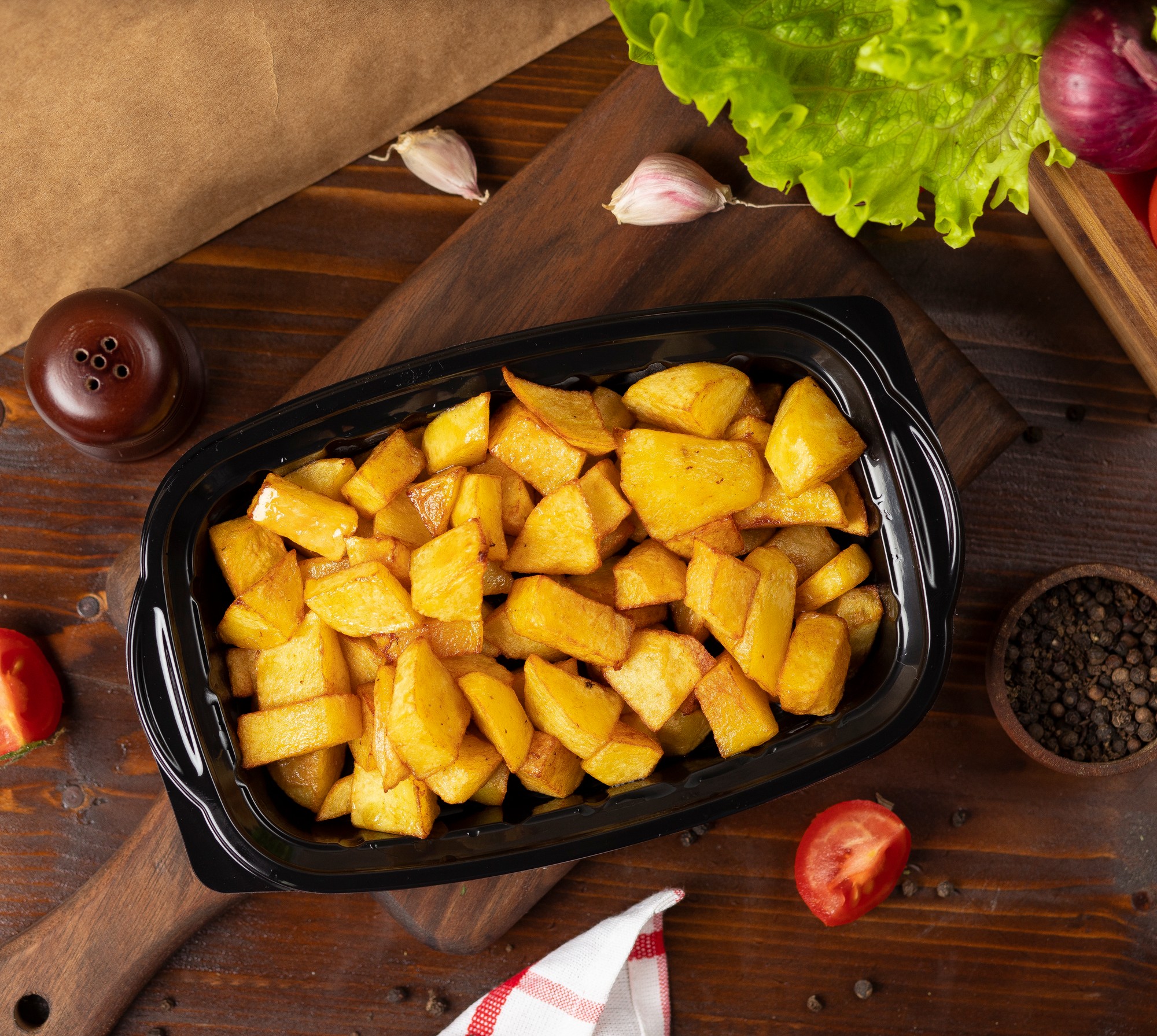 Zlatisté zemiaky s chrumkavým povrchom a mäkkým vnútrom. Niekedy teda netreba meniť celý recept – rozhodujúci môže byť jeden jednoduchý krok ešte pred zapnutím rúry.