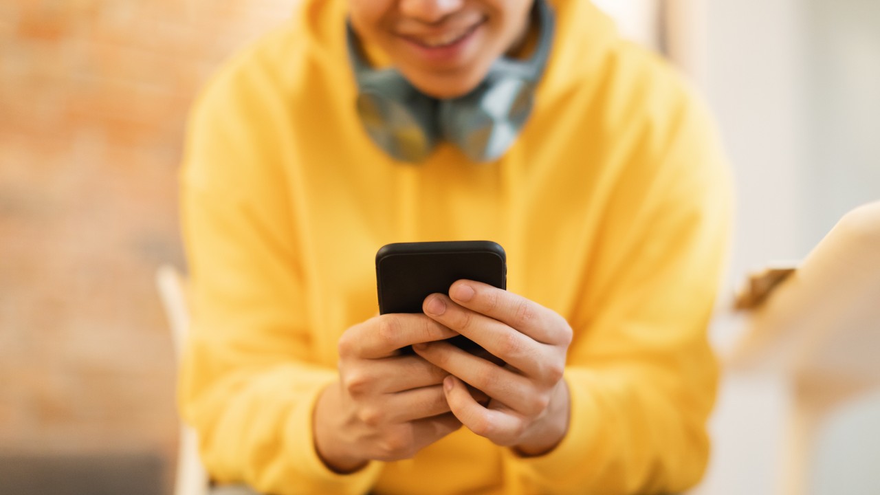 "Cyfrowa pełnoletność". Zdecydowana odpowiedź Komisji Europejskiej