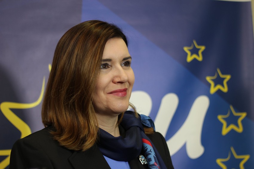 Ambasadorka Oana Kristina Popa