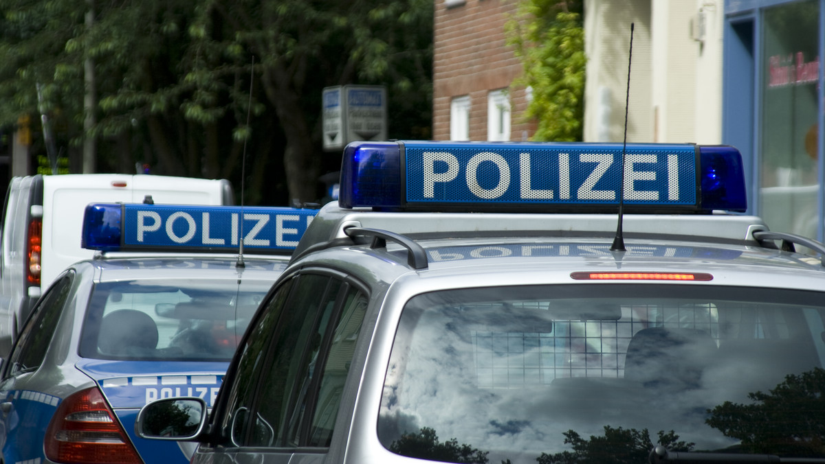 Mężczyzna, który dzisiaj zranił nożem w Monachium osiem osób, jest 33-letnim obywatelem Niemiec i cierpi prawdopodobnie na zaburzenia psychiczne - podała niemiecka policja. Funkcjonariusze z jednostki antyterrorystycznej SEK zatrzymali sprawcę wkrótce po ataku.