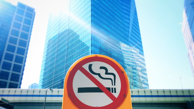 Európa is elkezdi a cigitiltást: a 2010 után születettek nem vásárolhatnak majd dohányterméket Dániában