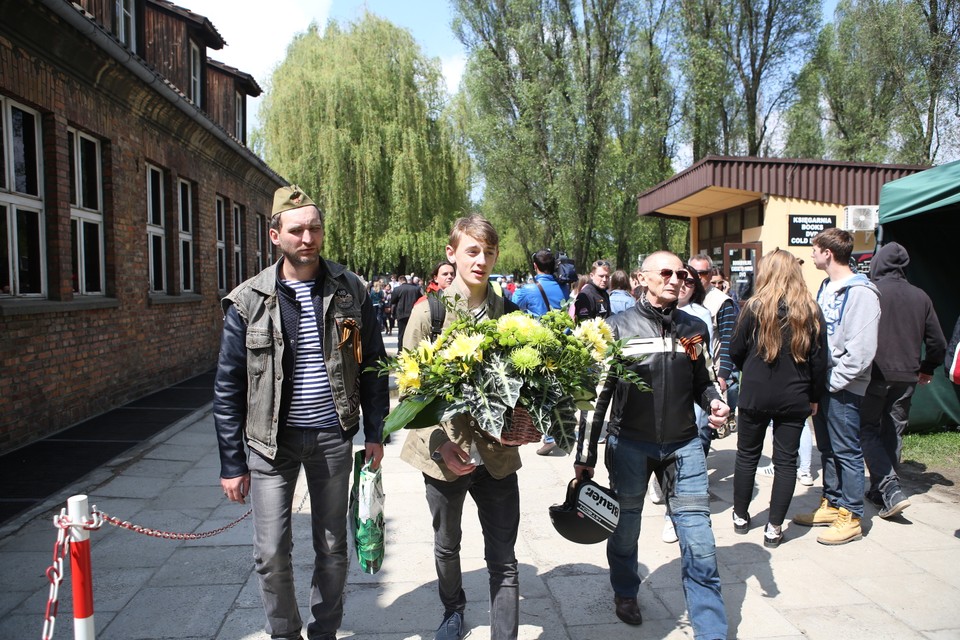 OŚWIĘCIM MUZEUM AUSCHWITZ MOTOCYKLIŚCI (Motocykliści z Rosji)