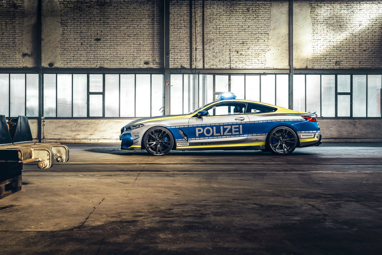 Policyjne BMW M850i AC Schnitzer