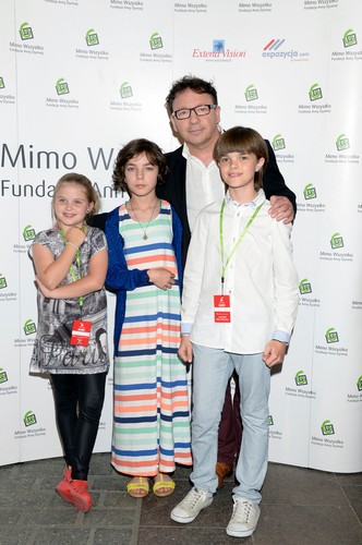 Zbigniew Zamachowski z córką Bronią i dziećmi Moniki Zamachowskiej