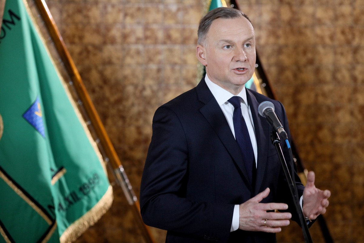Prezydent Rzeczypospolitej Polskiej Andrzej Duda podczas wypowiedzi dla mediów w Kopalni Węgla Kamiennego „Pniówek” w Pawłowicach.
