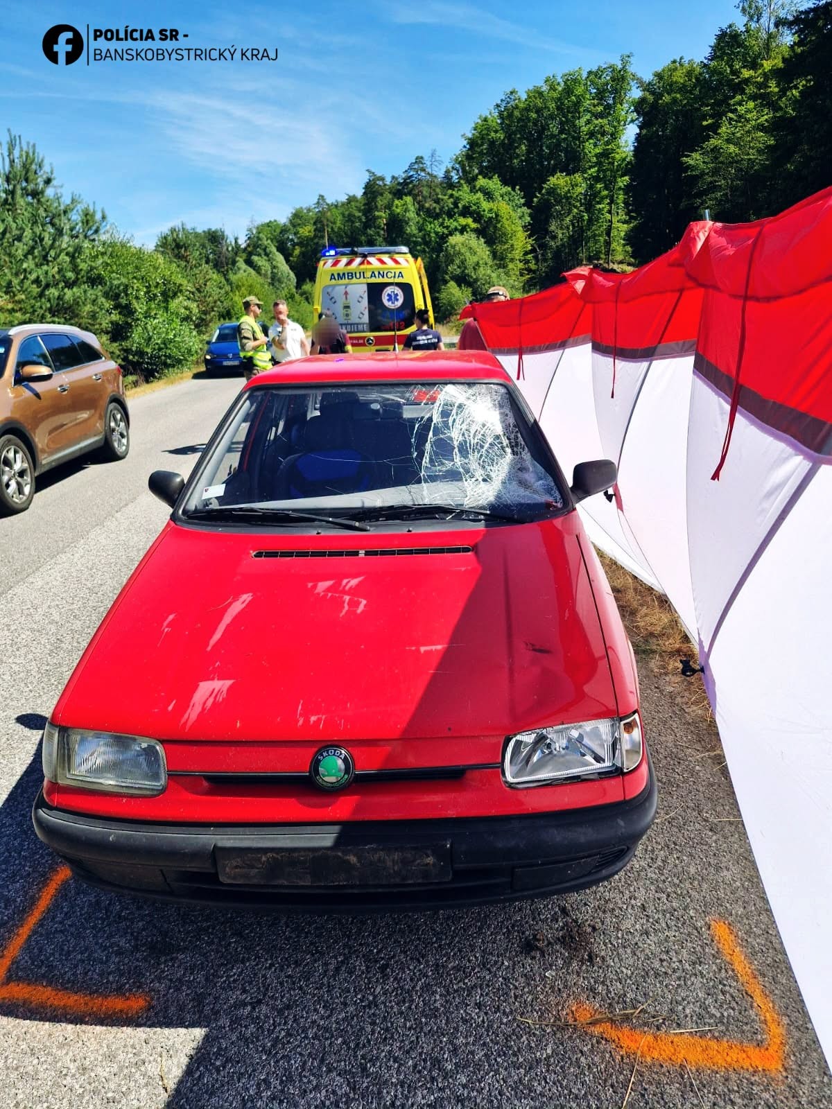 Po zrážke s autom neďaleko Zvolena prišiel o život 46-ročný cyklista.