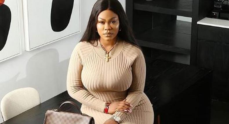 Daniella Okeke says she no longer wants to be part of the Nigerian dream, that she wants to be in the arms of man with a foreign passport [Instagram/DaniellaOkeke]